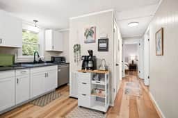 10 min to NRG Park | Private Deck | Movie Nights - Holiday Home - Image 5