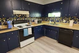 2BR Near Sherman College | Wi-Fi + Washer/Dryer - Image 5