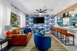 5 min UF | EV Charge | Pool | Hot Tub | Game Room. - Image 5
