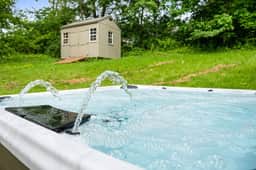 7min to NRG | Sauna | Hottub | Firepit | Huge Deck - Holiday Home - Image 2