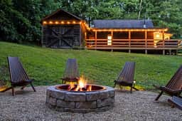 13min Summersville Lake | HotTub | FirePit | Quiet - Holiday Home - Image 5
