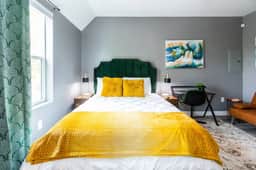 Chic Studio – Steps to Dining, Wi-Fi & A/C - Image 5