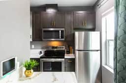 Chic Studio – Steps to Dining, Wi-Fi & A/C - Image 3