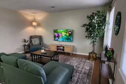 2BR Near Sherman College & Shops - Image 4