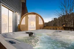 7 min to NRG Park I HotTub I Sauna I Fire Pit - Image 3