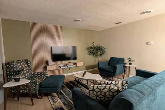 Convenient 2BR | Fast Wi-Fi + Full Kitchen - Image 1