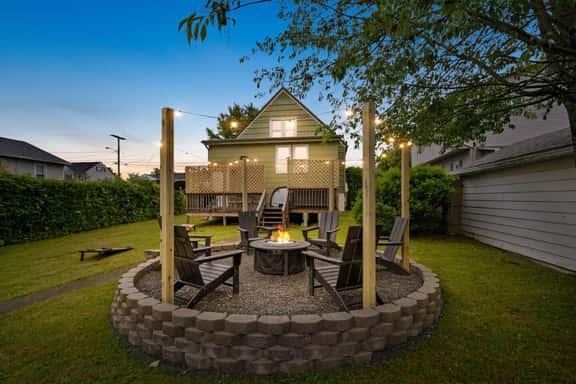 9mi To NRG | Game Room | Hot Tub | Firepit | Grill - Holiday Home - Image 1