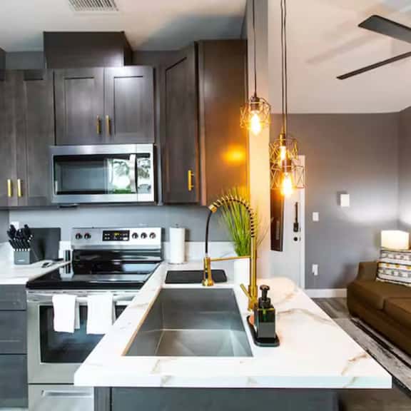 Stylish Urban Retreat – University Heights - Image 1