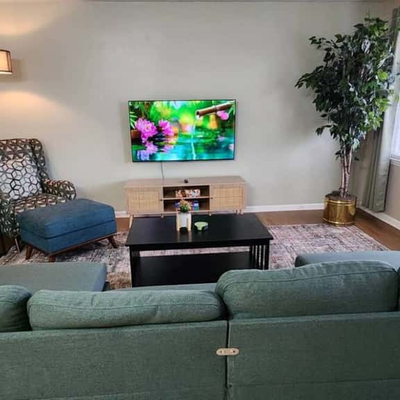 2BR Near Sherman College & Shops - Image 1