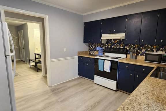 2BR Near Sherman College | Wi-Fi + Washer/Dryer - Image 4