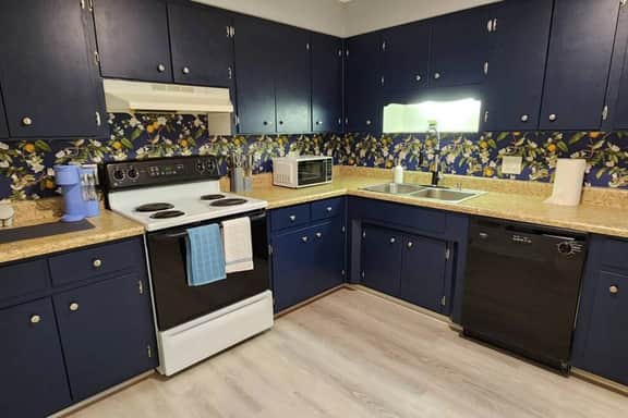 2BR Near Sherman College | Wi-Fi + Washer/Dryer - Image 5