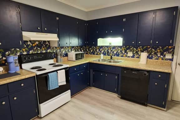 2BR Near Sherman College | Wi-Fi + Washer/Dryer - Image 3