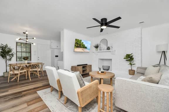 Cozy 2BR newly renovated mid-century modern home - Image 2
