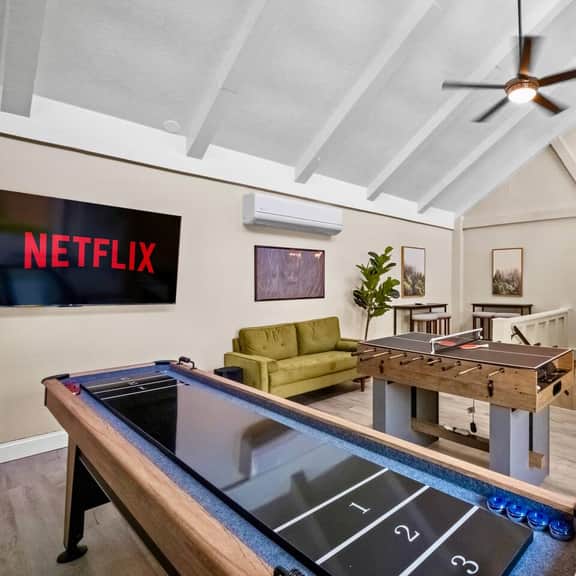 4-bedroom house in charming Oak Hill with WiFi, AC. Relax and enjoy - Image 5