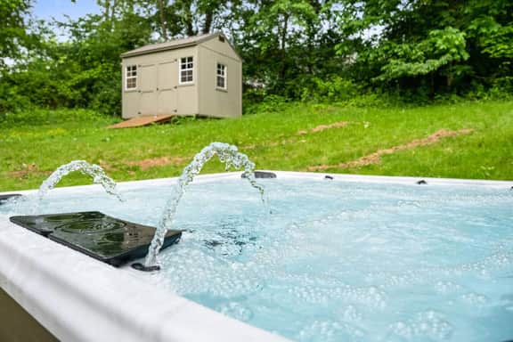 7min to NRG | Sauna | Hottub | Firepit | Huge Deck - Holiday Home - Image 2