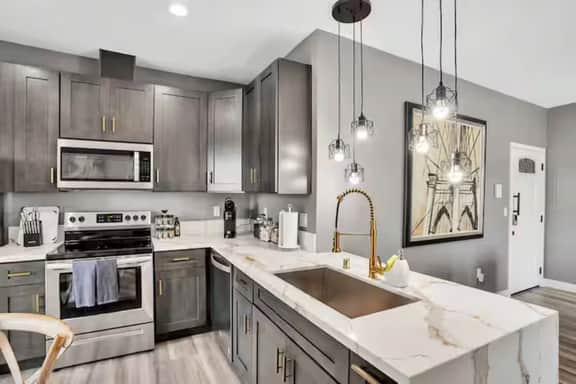 Stylish 2-Bedroom w/2 Balconies in Walkable Area - Image 2