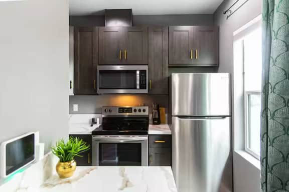 Chic Studio – Steps to Dining, Wi-Fi & A/C - Image 3