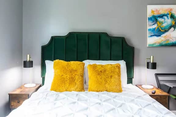Chic Studio – Steps to Dining, Wi-Fi & A/C - Image 2