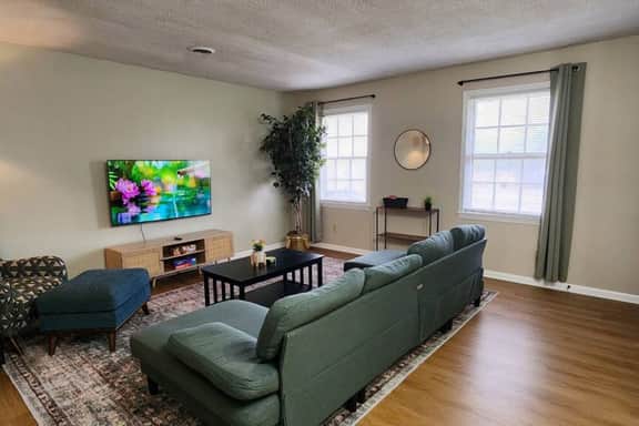 2BR Near Sherman College & Shops - Image 3