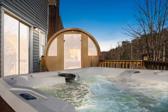 7 min to NRG Park I HotTub I Sauna I Fire Pit - Image 3
