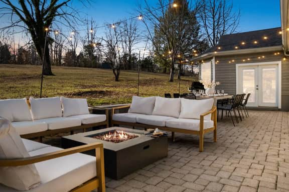 7 min to NRG Park I HotTub I Sauna I Fire Pit - Image 5
