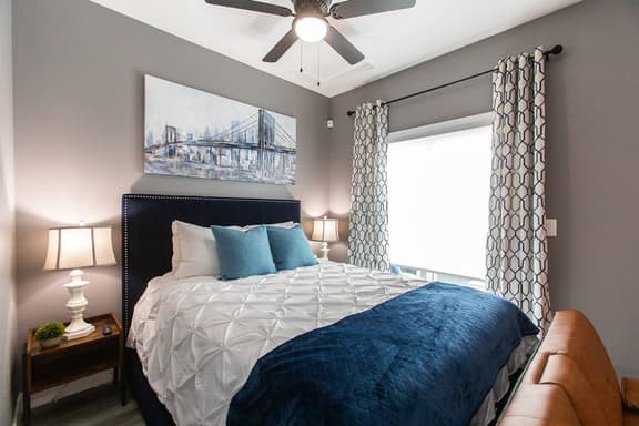 Modern King Suite Near Downtown SD - Image 1