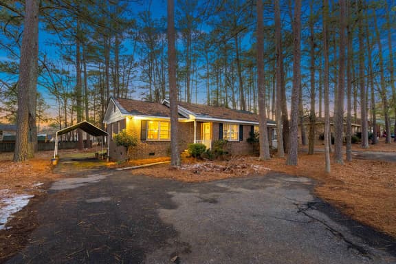 3 mi Downtown Spartanburg | Cozy+Modern | Pets OK - Holiday Home - Image 1
