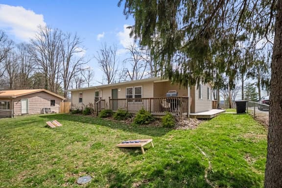 4BR Family Retreat Near New River Gorge, Oak Hill - Image 1