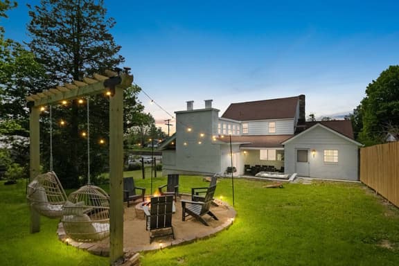 4-bedroom house in charming Oak Hill with WiFi, AC. Relax and enjoy - Image 1