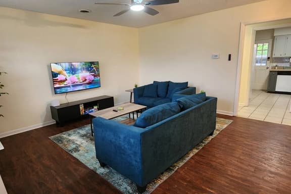 Near Sherman College | 2BR w/ Wi-Fi + Washer/Dryer - Image 1