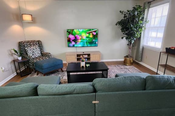 2BR Near Sherman College & Shops - Image 1